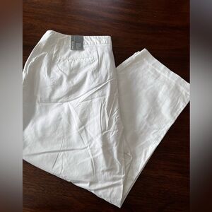 Chico's White Women’s Original fit capris size 3 (16)